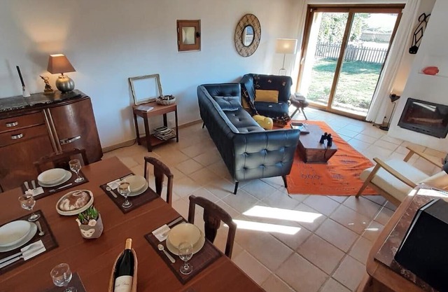 Traditional house with swimming pool, in the countryside 2km from Gourdon!