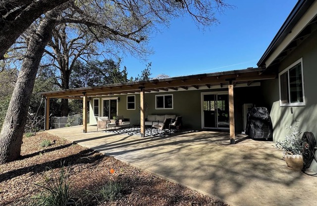 Charming 4-bedroom retreat, AC, sauna and hot tub close to Sequoia Nat'l Park