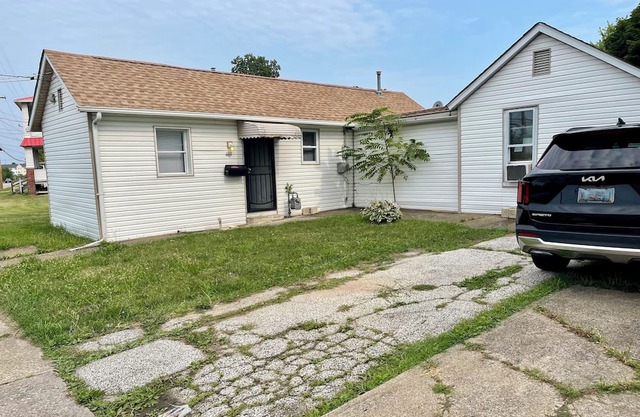 Make yourself at home in this cozy 3 bedroom house and comfortable space.