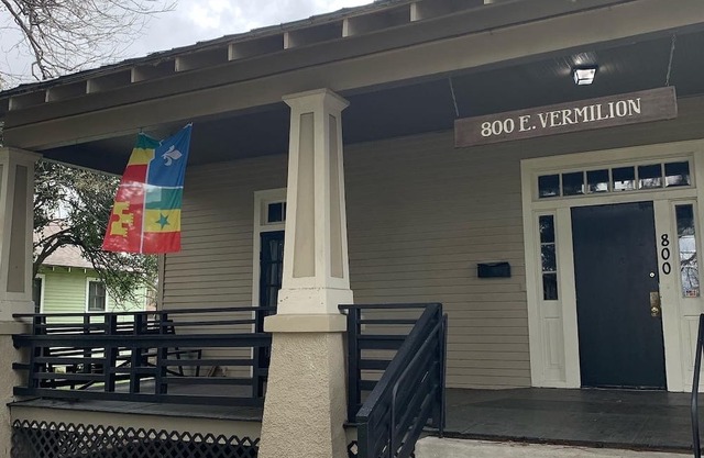 Downtown Historic home steps away from Festival International