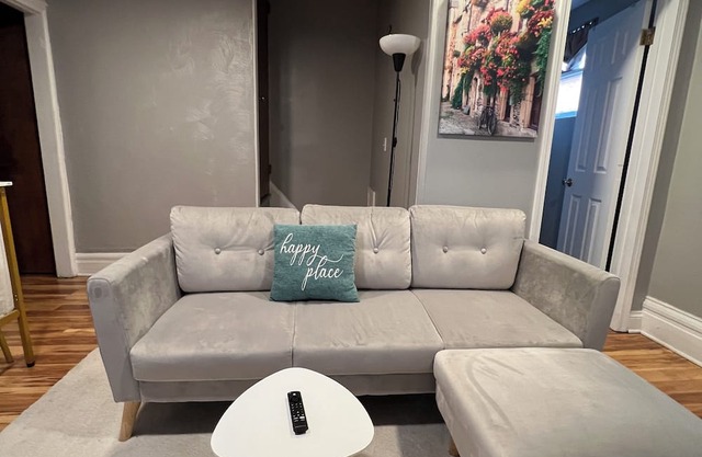 Charming 2-bedroom apartment In Pittsburgh, Southside!