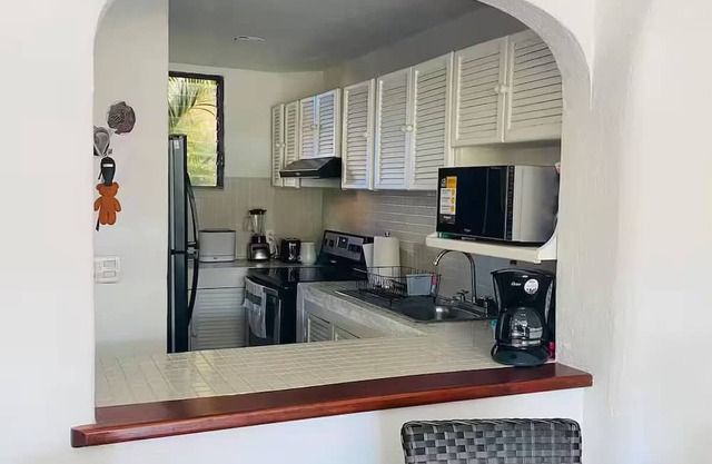 Beautiful Mexican style house @ the Marina