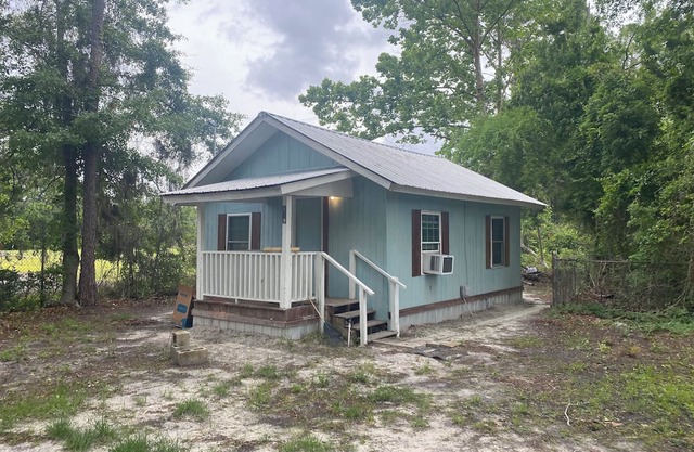 Clean 1-bedroom 1 bath house Kingsland