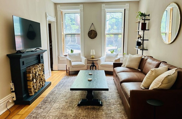 Mid-Century Modern 2 BD APT | Walk to Wrigley