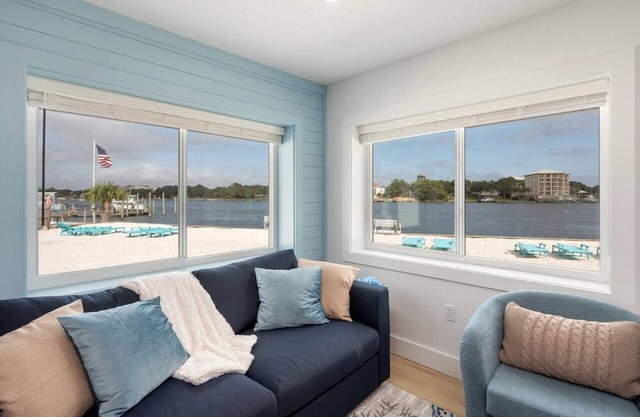 Beachfront Stay with Pool Access – Bluefish #7