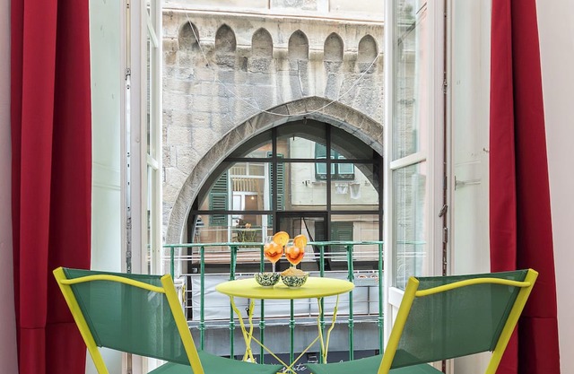 A truly charming property, just 2 minutes from the magnificent cathedral!