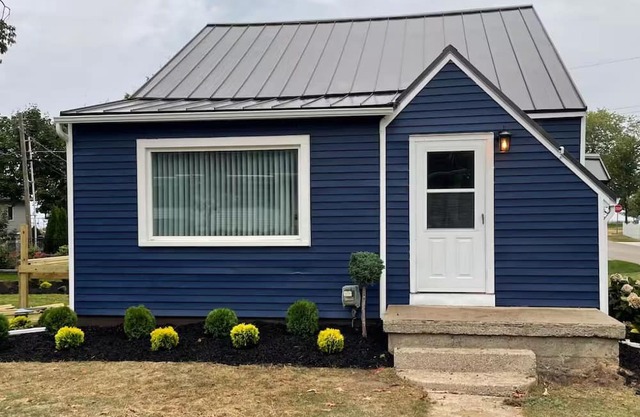 Newly renovated 3-bedroom house with lake views right in downtown Port Austin