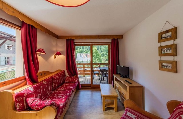 Wifi, 300m from ski slopes, fitness, swimming pool, parking, tv, ski locker, 50m², Abriès
