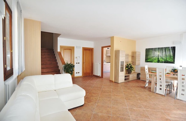 new villa between lake and mountains