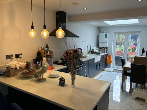 Luxurious Shared Home - Self Check-In, Free Street Parking