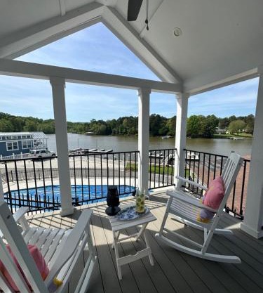 Tiny Lakeside Retreat