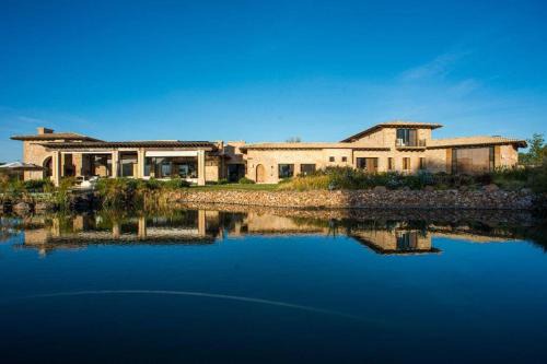 A mesmerizing Italian-styled estate in San Miguel