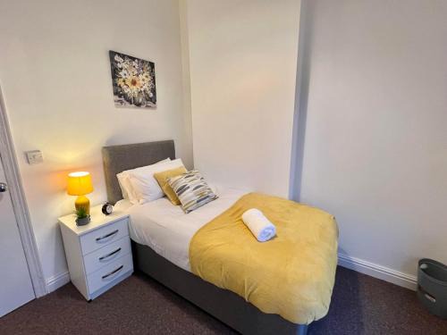 Spacious 5-bed house in Coventry by Seeka Stay, Ideal for business, Sleeps 7!