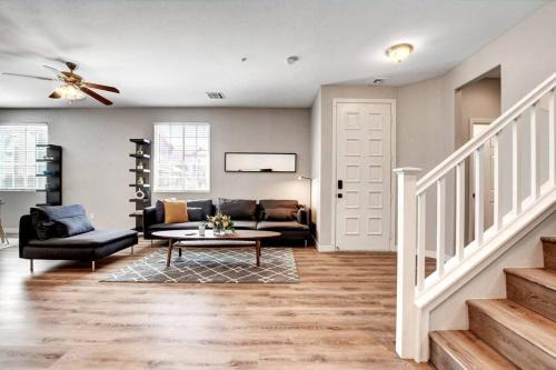 Contemporary 3BR House Near DT Summerlin – 3 Miles