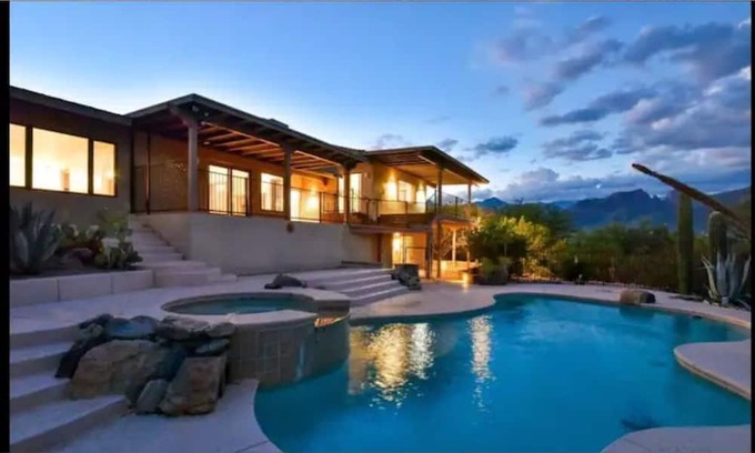 Tanque Verde House | GORGEOUS MOUNTAIN VIEW LUXURY HOME W/ POOL/JACUZZI