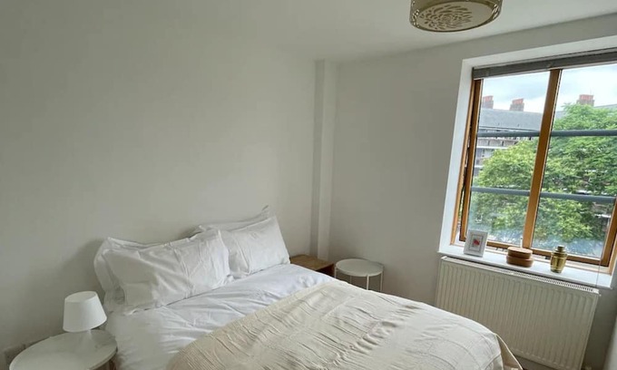 Haggerston Apartment | Perfectly Located 1BD Flat by the Canal - Hackney