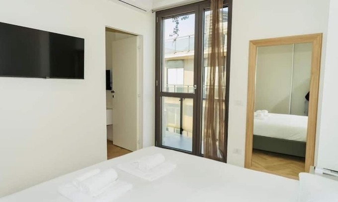 Centro Direzionale House | Sky View -New Door- Apartment 2 with Balcony