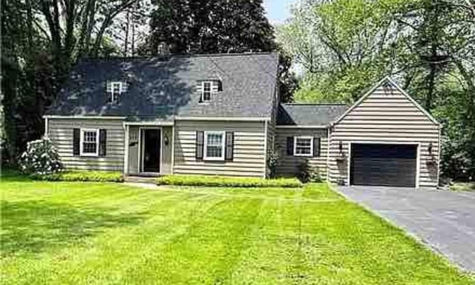 Dunkirk House | Lovely 3 BR Cape Cod House Near Beach