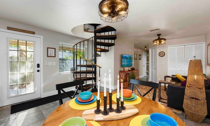 Crescent Beach Villa | Private River View Balcony- King Bed-Near Beach