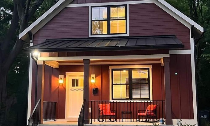 Biddleville House | The Uptown Cottage.1 mile to uptown!