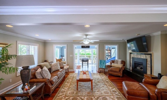 Socastee House | Private Dock w/ Hot Tub + King suite {Tiki Time}