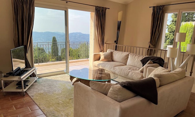 Cabris Villa | Renovated 2 bedroom villa with a pool in the hills with amazing views of the valley and the sea. - 2119