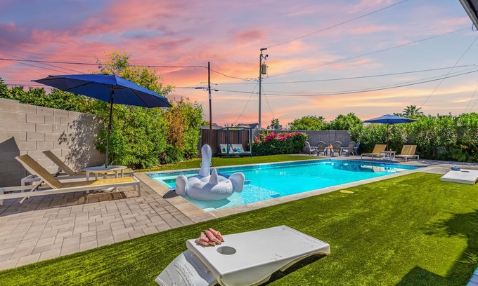 Arcadia House | OPULENT OASIS - WALK TO OLD TOWN!