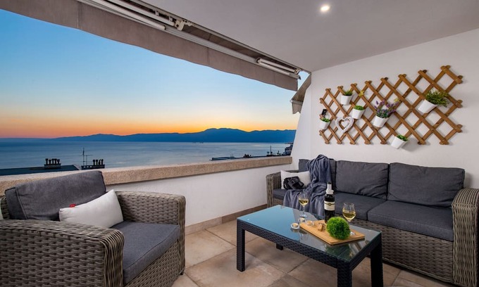 Sodici Apartment | Newly renovated two-room apartment with a unique view of the entire Kvarner.