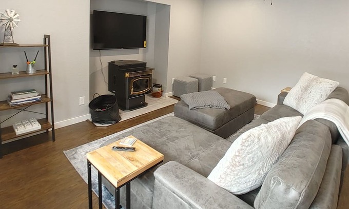 McCall House | Getaway to Serenity | Dog Friendly, Private Home | Tons of Parking
