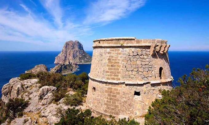 Santa Eulalia del Rio Villa | Rent this Luxury Villa with Private Pool, Ibiza Villa 1059