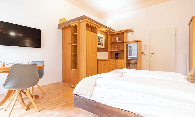 Matzleinsdorf Apartment | Chic 2BR City Stay Central Location