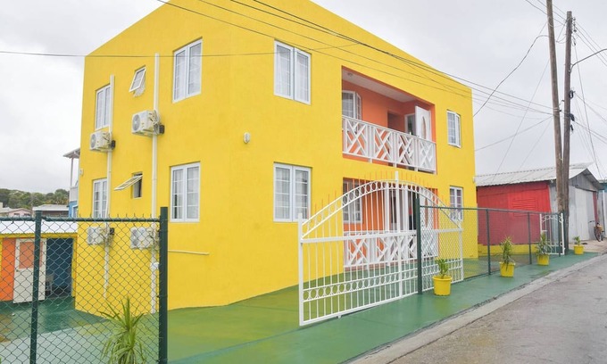 Ivy Apartment | Grateful 4bd by Zenbreak