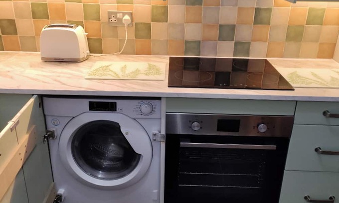 Sheldon House | Parkdale-2 Bedroom House in Sheldon Birmingham