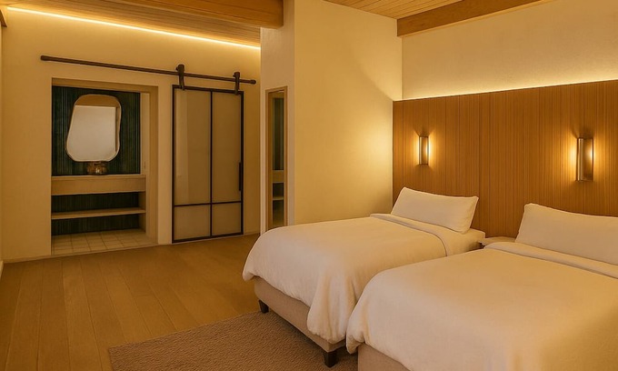 Tarpon Springs Hotel | The Livery Guesthouse