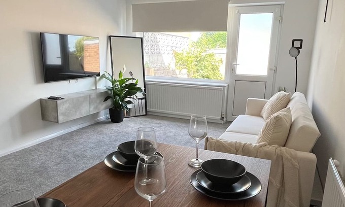 Nottingham House | 2 bed House in City Centre - Offers for Long Stays