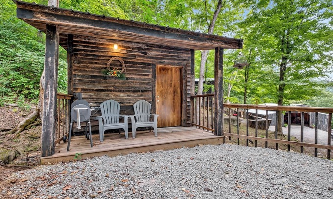 Lynx Cabin | Ohio Starlight Glamping Cabins