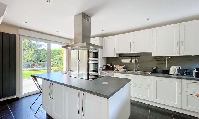 Vulaines-sur-Seine House | Gîtes de Charme à Samoreau - Seine bank, Swimming pool, Jacuzzi and Serenity