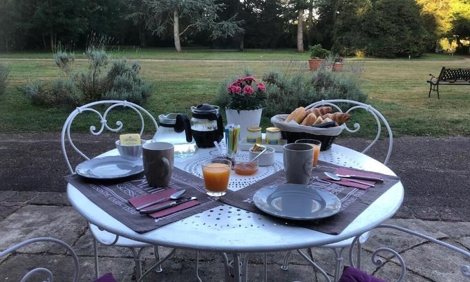 Le Pin Bed & Breakfast | Bed and breakfast in a park 5 minutes from Cerza, ideal for recharging your batteries!
