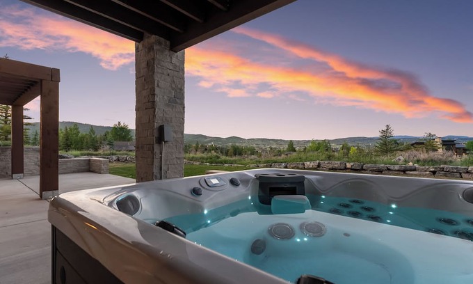 The Preserve House | Spacious 6-bedroom house Comes with House Manager /Driver 8:30am - 8:30 pm.