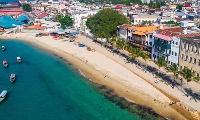 Stone Town Apartment | Rustic 2-bedroom, 2 bathroom apartment in the heart Stonetown Zanzibar. WiFi, AC