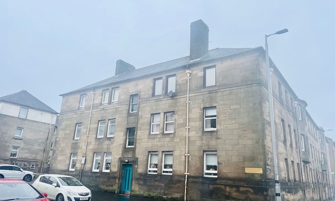 Greenock Apartment | Stunning 2-Bed Apartment in Greenock - Sleeps 6