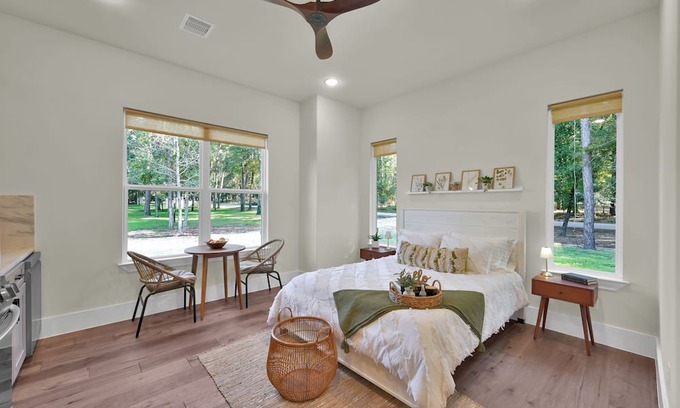 Stagecoach House | One Bedroom Casita with Kitchen On Lake Apache in the serene City of Stagecoach.
