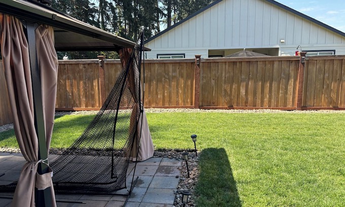 Thurston House | 4-bedroom house in quietSpringfield with AC, WiFi, and more. 15 mins to Autzen