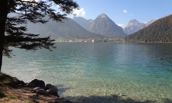 Steinberg am Rofan Apartment | Beautiful apartment for 10 guests with WIFI, hot tub, TV, patio, pets allowed and parking