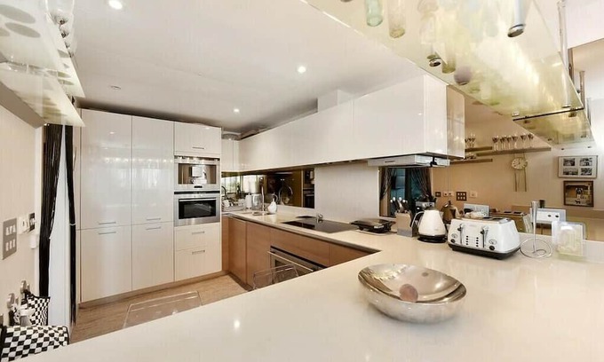 St. Mary's Park Apartment | Luxury City Apartment in London Battersea Reach