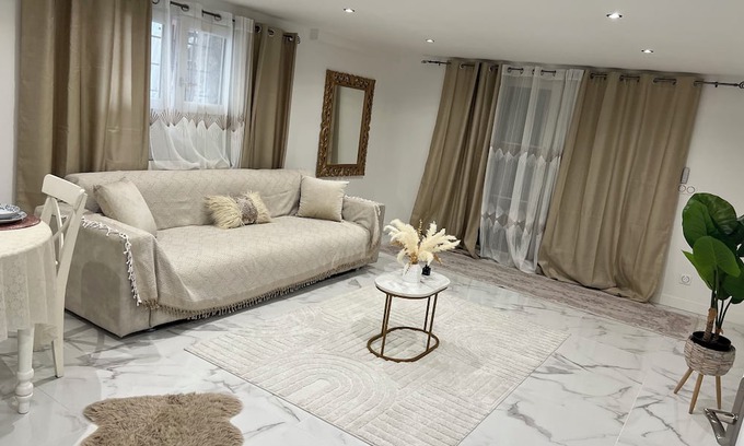 Palaiseau House | Lodging lina