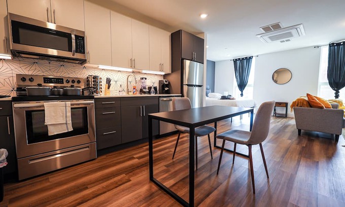 Brewerytown Apartment | Imagine a stylish escape in Glenwood, the epitome of urban luxury
