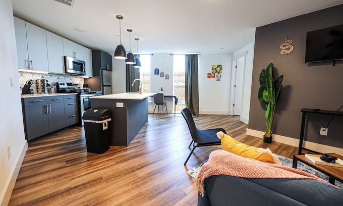 Brewerytown Apartment | Imagine a stylish escape in Glenwood, the epitome of urban luxury