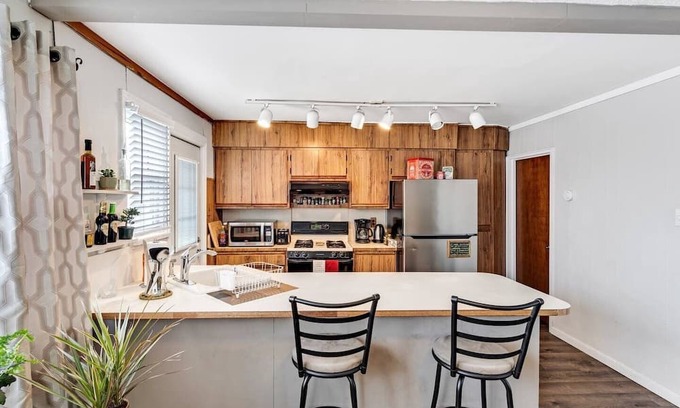 Swarthmorewood House | Cozy 2B/1B by Swarthmore w Driveway!