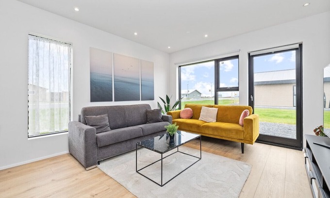 Arborg Apartment | Private Selfoss Lodge - 2024